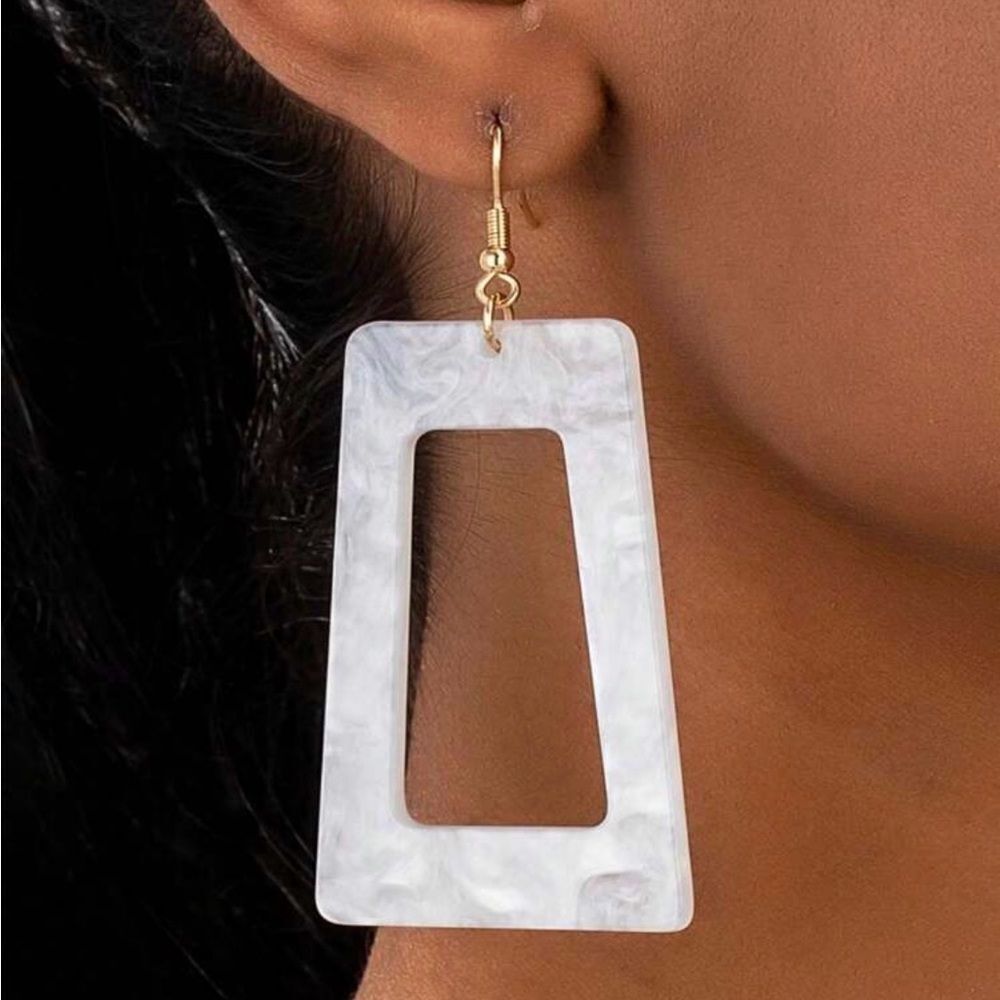Elegant White and Gold Geometric Earrings